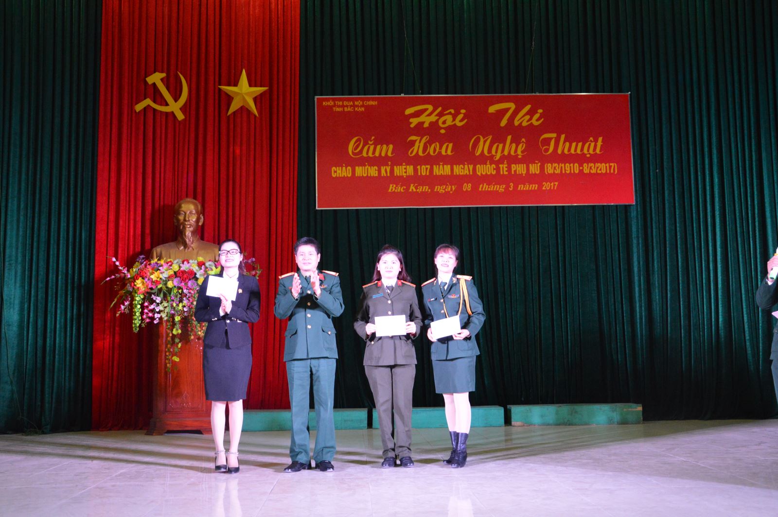 LỄ TRAO GIẢI
