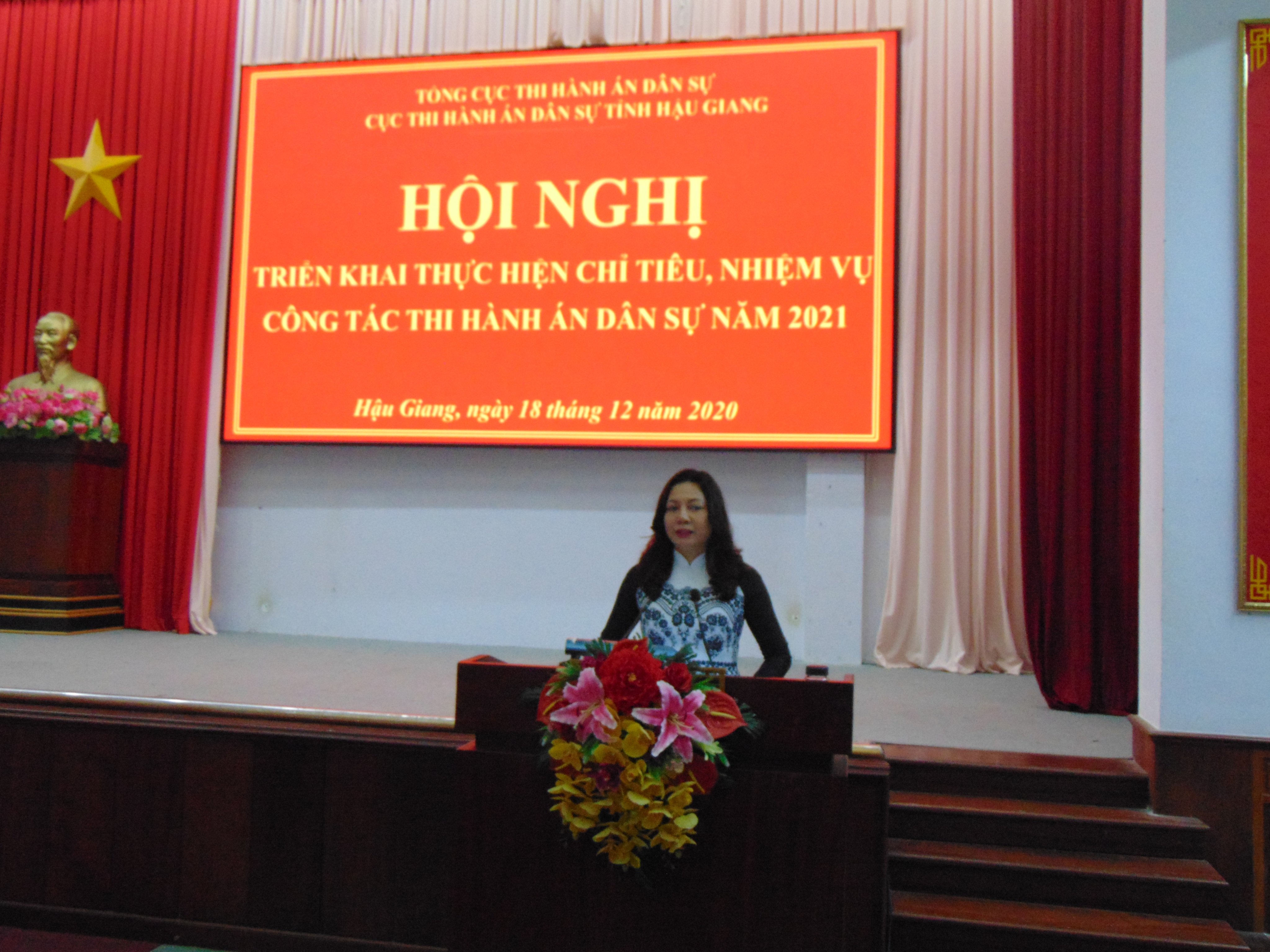 Học tập và làm theo Bác: Giữ vững kỷ luật, kỷ cương; giữ gìn đạo đức người cán bộ, đảng viên Thi hành án dân sự