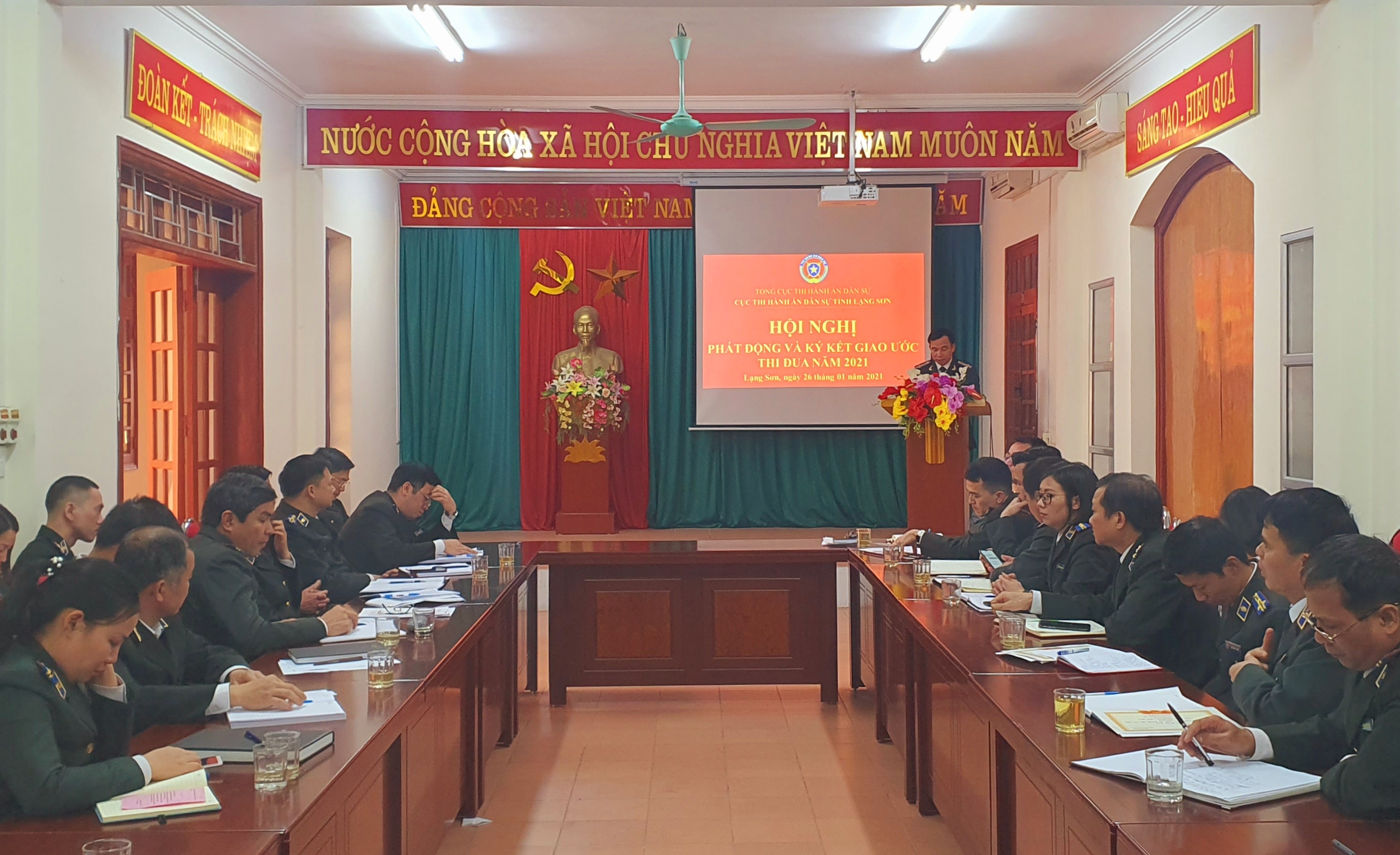 Hội nghị phát động và ký giao kết thi đua năm 2021